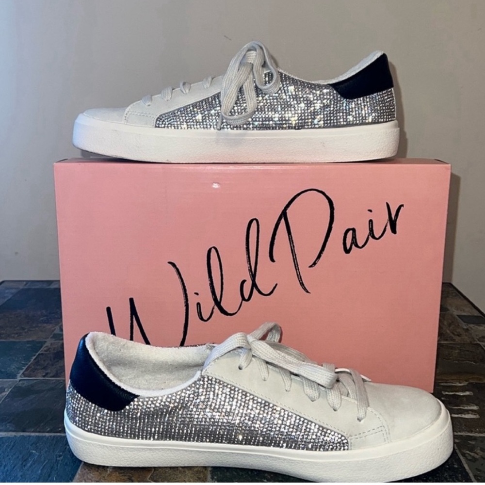 Women’s Wild Pair Rhinestone Sneakers size 8.5